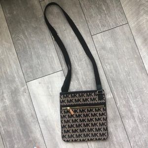 Michael kors crossbody